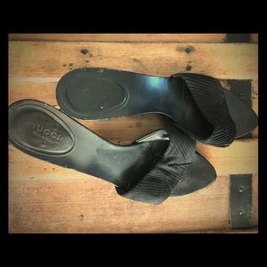 AUTH black GUCCI kitten heels